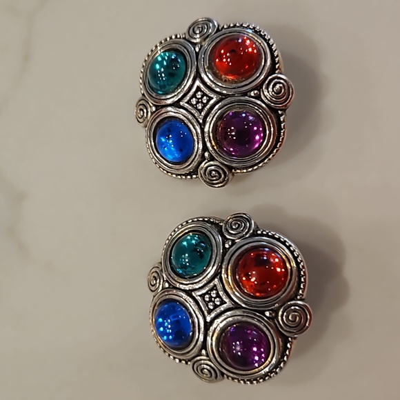 9 Pairs of Vintage Clip on Earrings - Picture 9 of 10